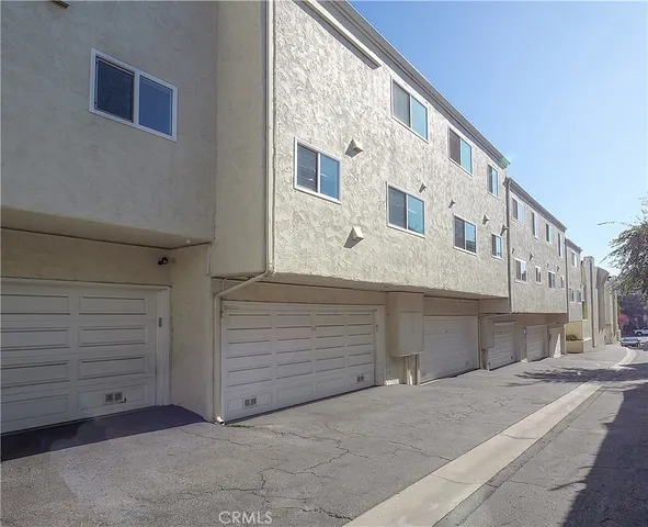 a view of a street with building
