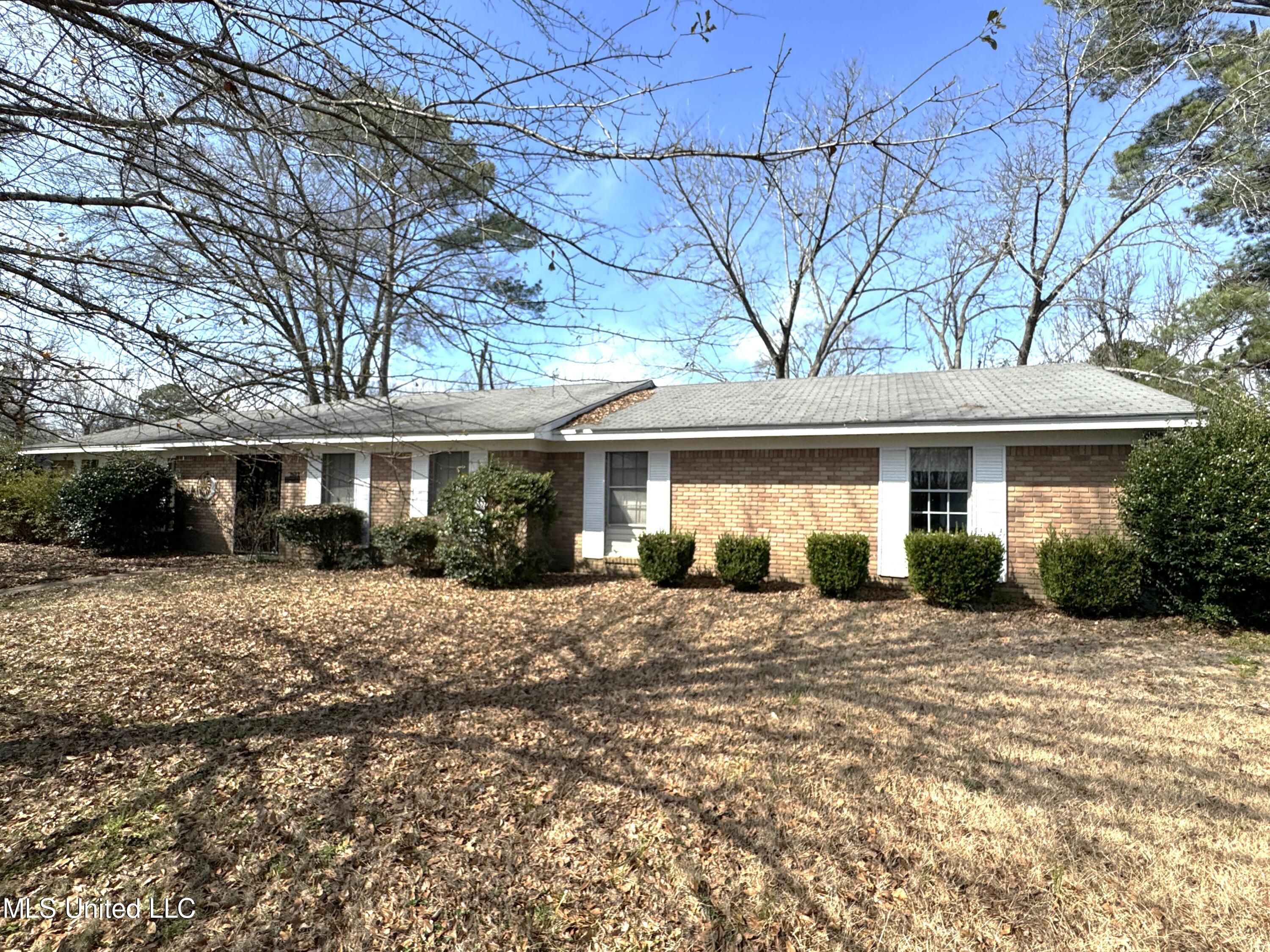2012 Springridge Drive Jackson, MS 39211 - Photo 1 of 18 Front of House