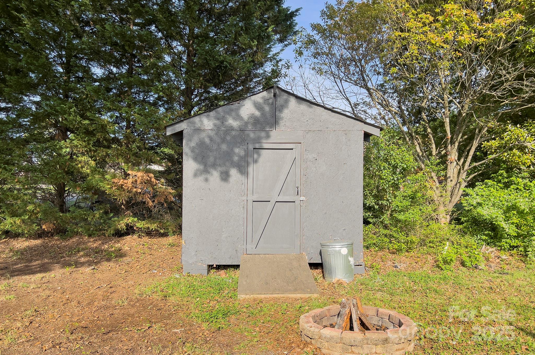 103 Moore Avenue Mount Holly, NC 28120 - Photo 17 of 21 a backyard of a house