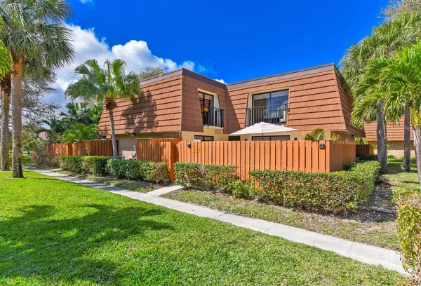 $2,500 | 3236 32nd Court, Jupiter, FL 33477