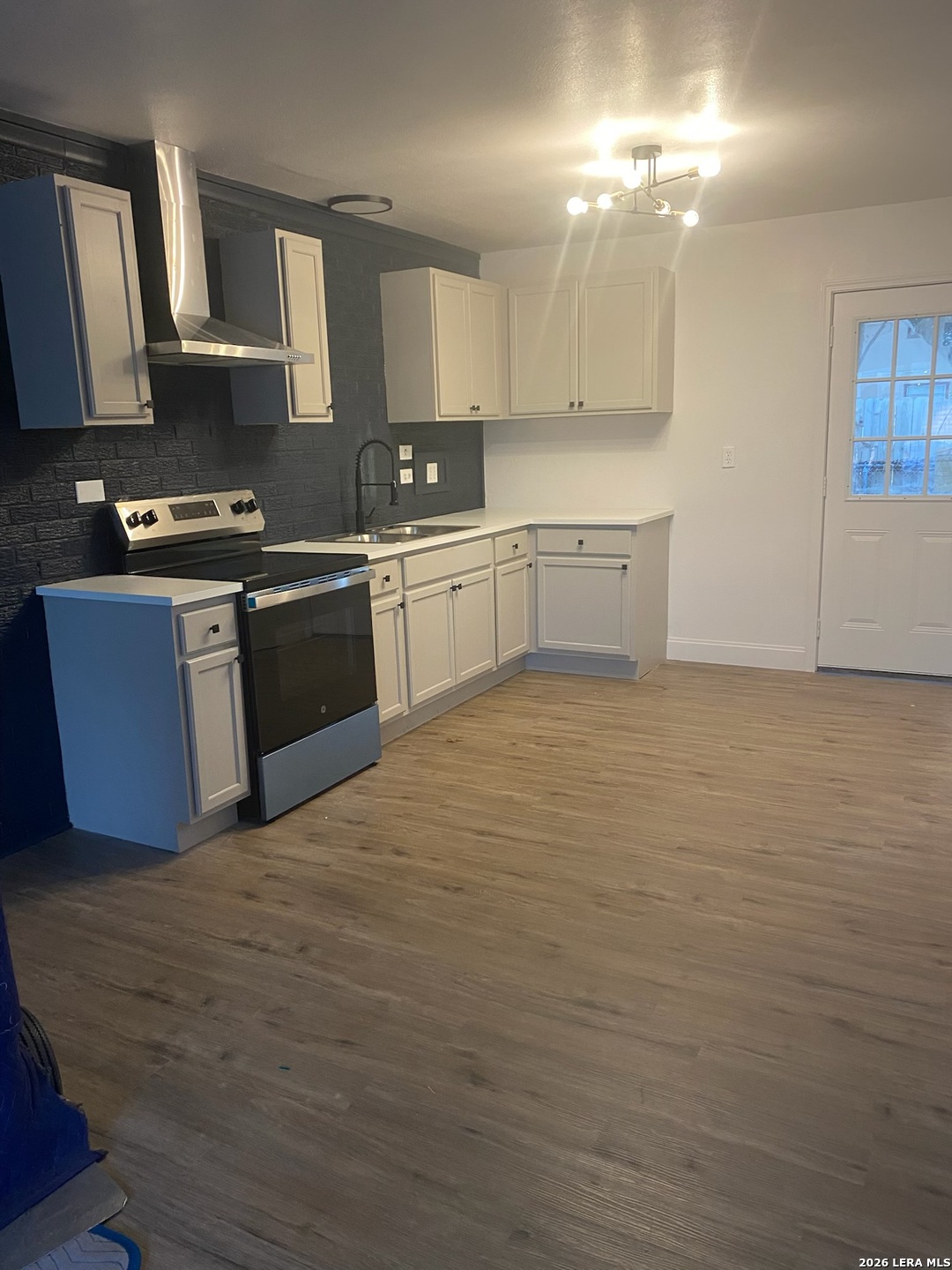 955 University Street Seguin, TX 78155 - Photo 7 of 21