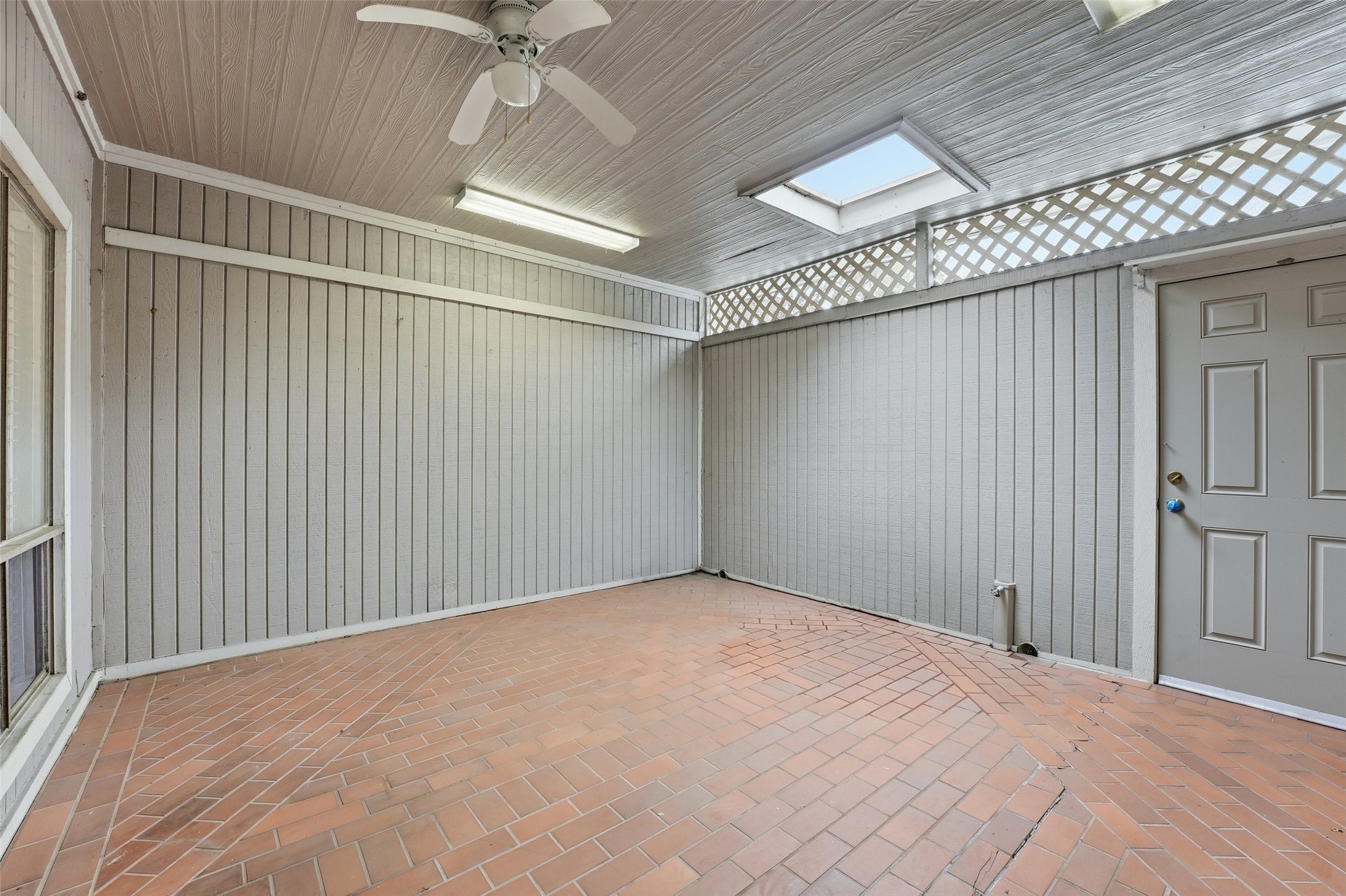 2232 South Piney Point Road, Unit 108 Houston, TX 77063 - Photo 23 of 32 a view of a room with a ceiling fan
