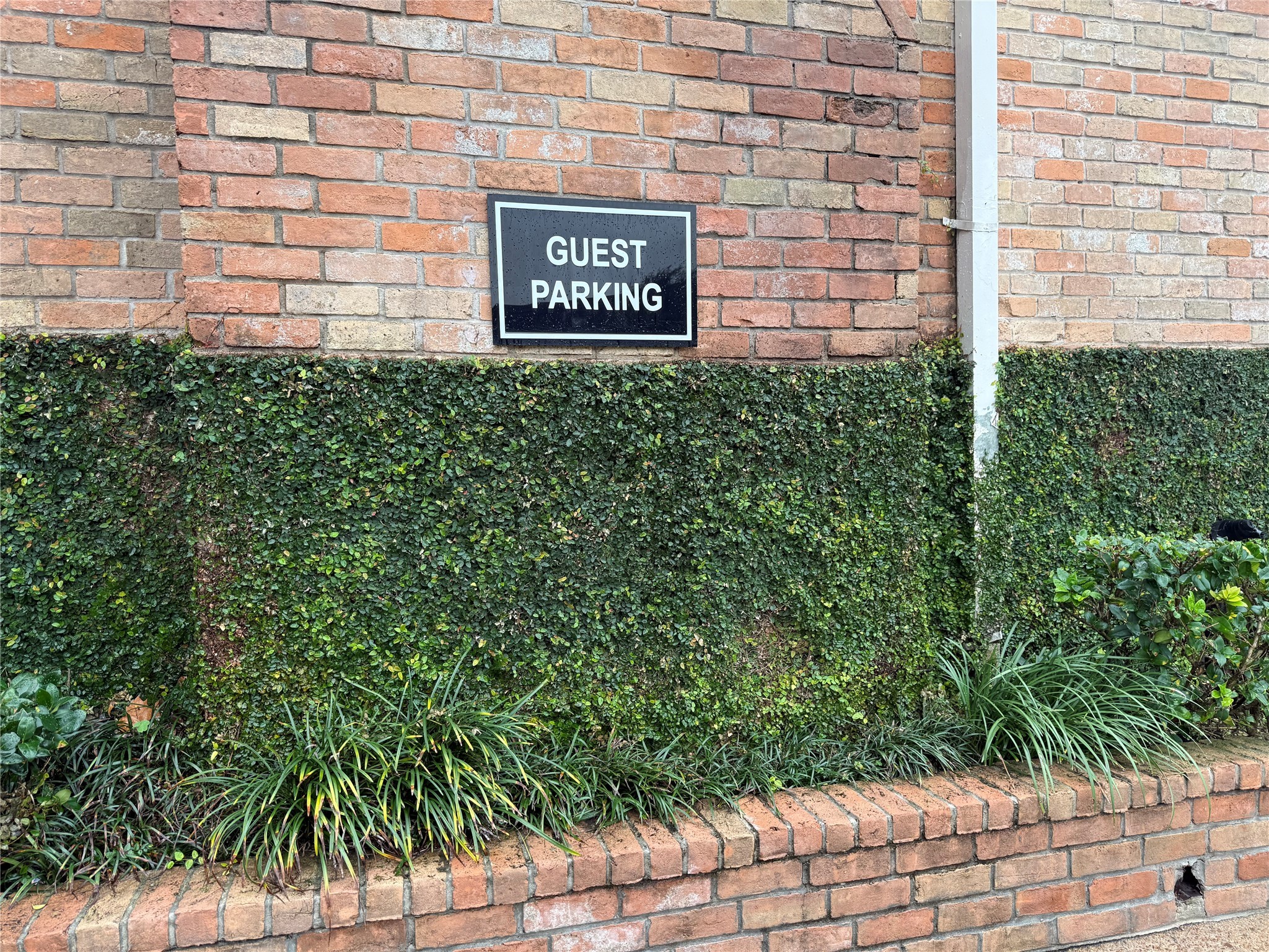 2232 South Piney Point Road, Unit 108 Houston, TX 77063 - Photo 28 of 32 a sign that is on a brick wall