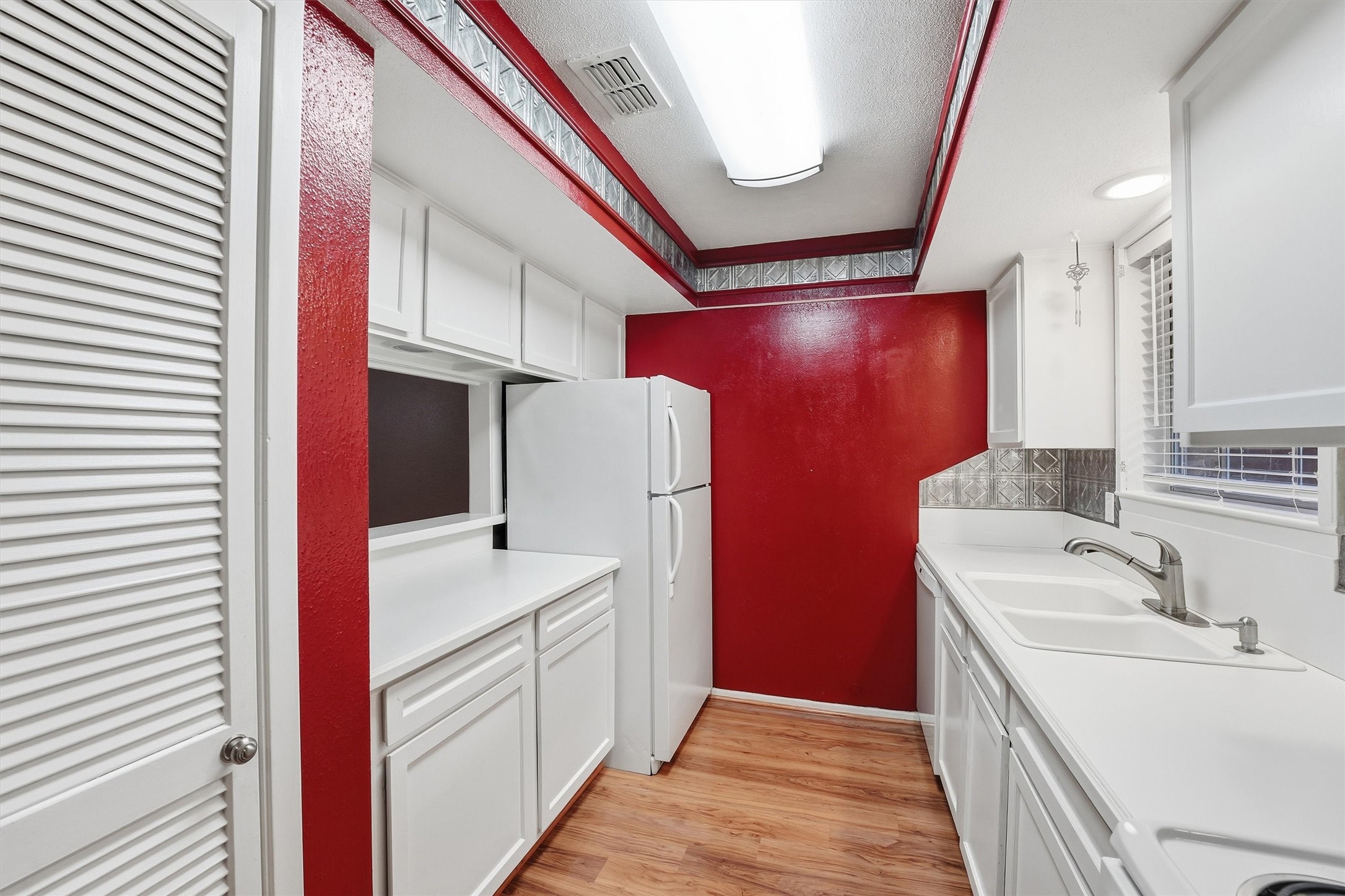 2232 South Piney Point Road, Unit 108 Houston, TX 77063 - Photo 5 of 32 a bathroom with a sink a mirror and a shower