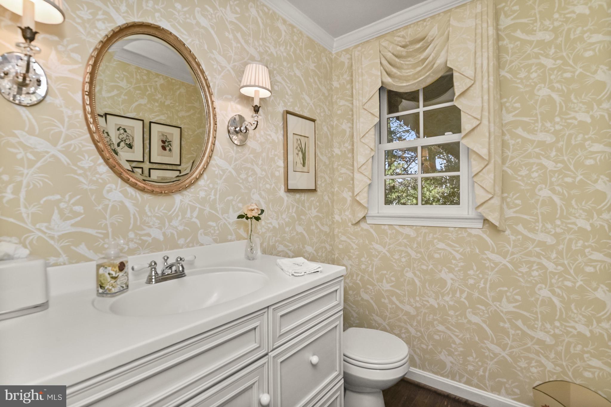 11700 Beekman Place Potomac, MD 20854 - Photo 16 of 44 Main Level Powder Room