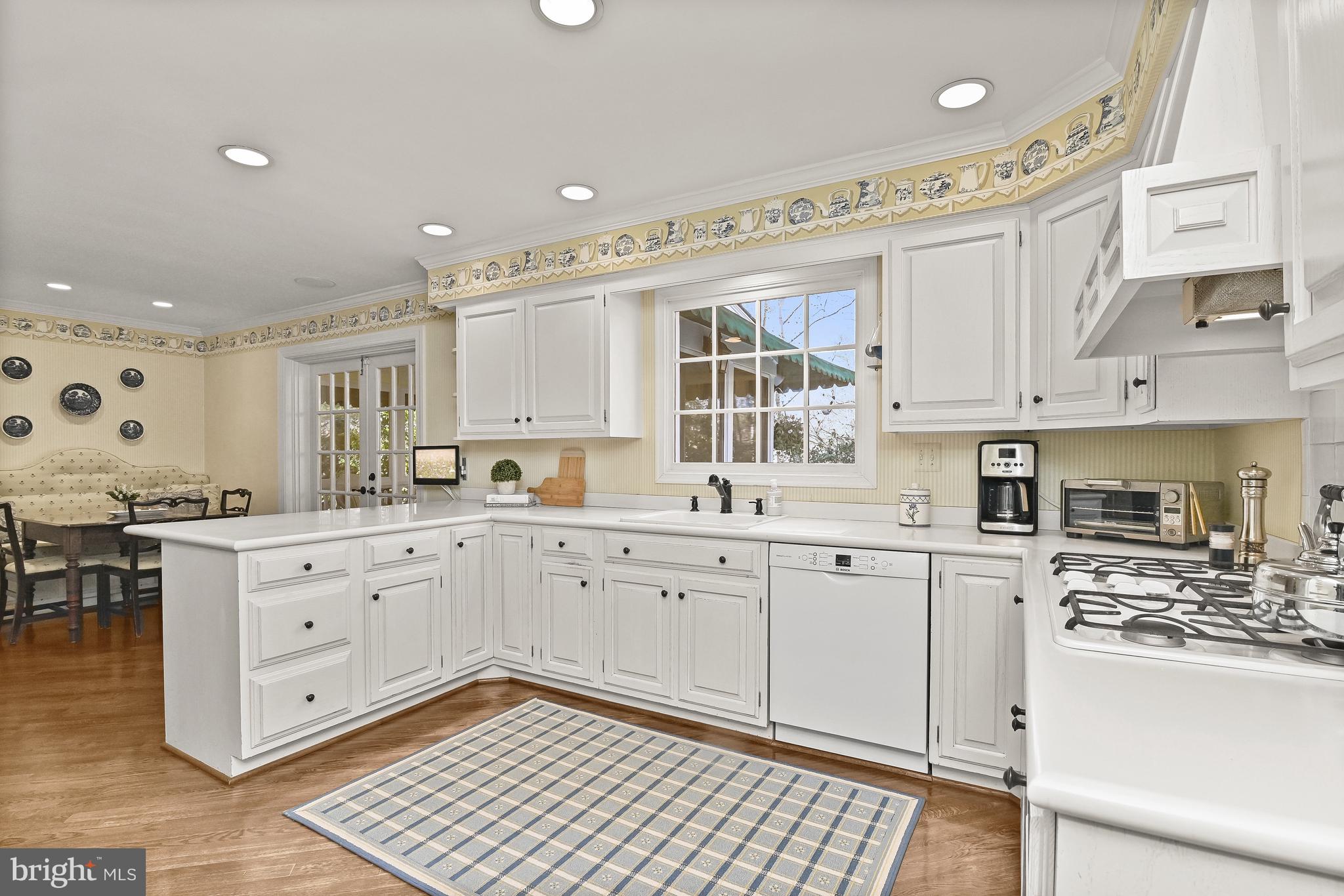 11700 Beekman Place Potomac, MD 20854 - Photo 8 of 44 Chef's Kitchen with Breakfast Bar Seating