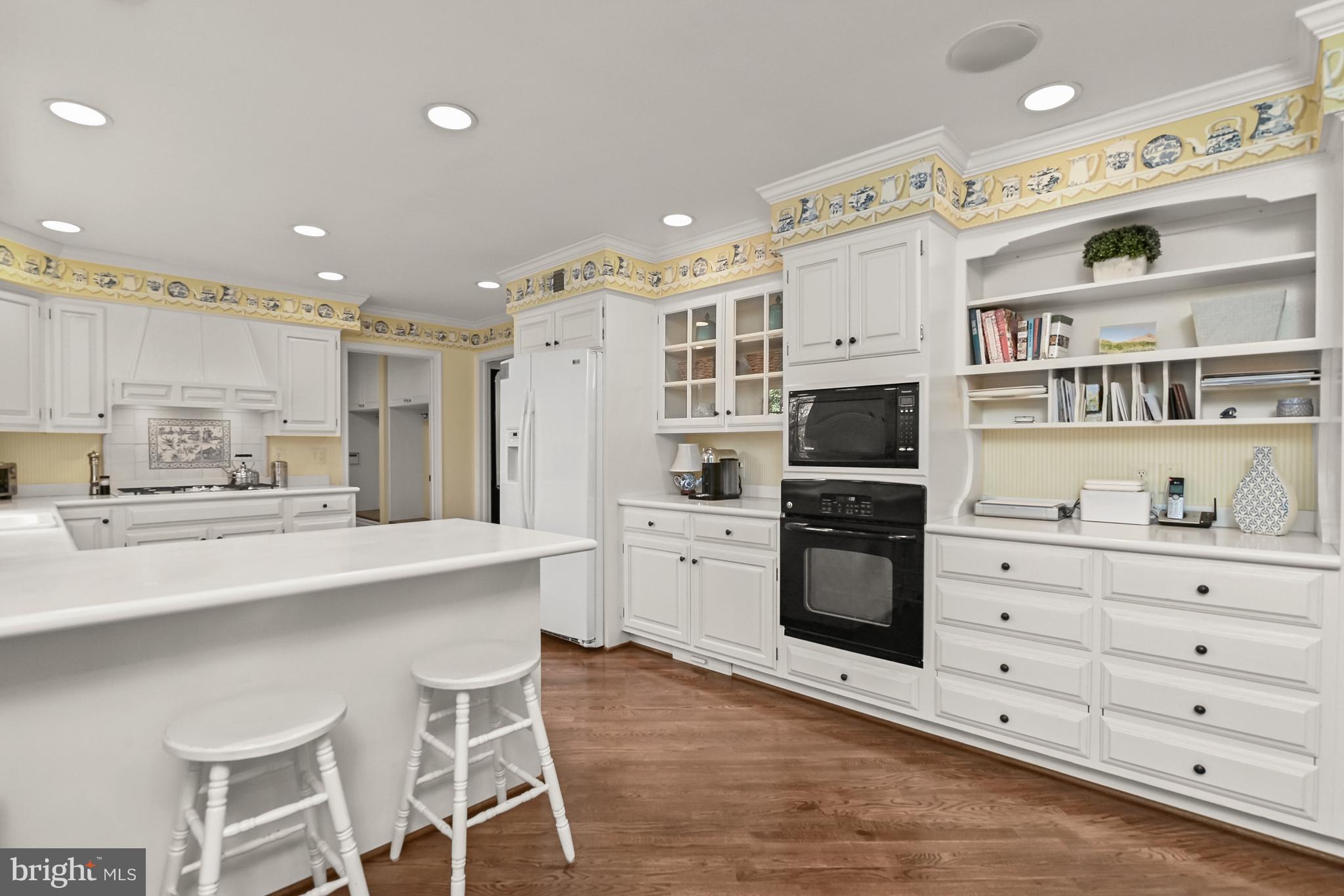 11700 Beekman Place Potomac, MD 20854 - Photo 9 of 44 Chef's Kitchen with Breakfast Bar Seating