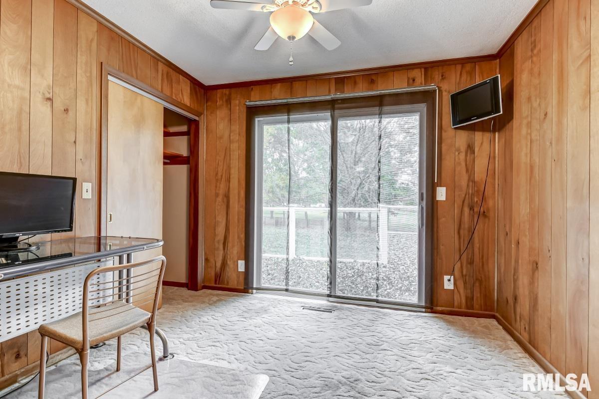 14558 Dixon Road Auburn, IL 62615 - Photo 16 of 33 Gallery Image 16