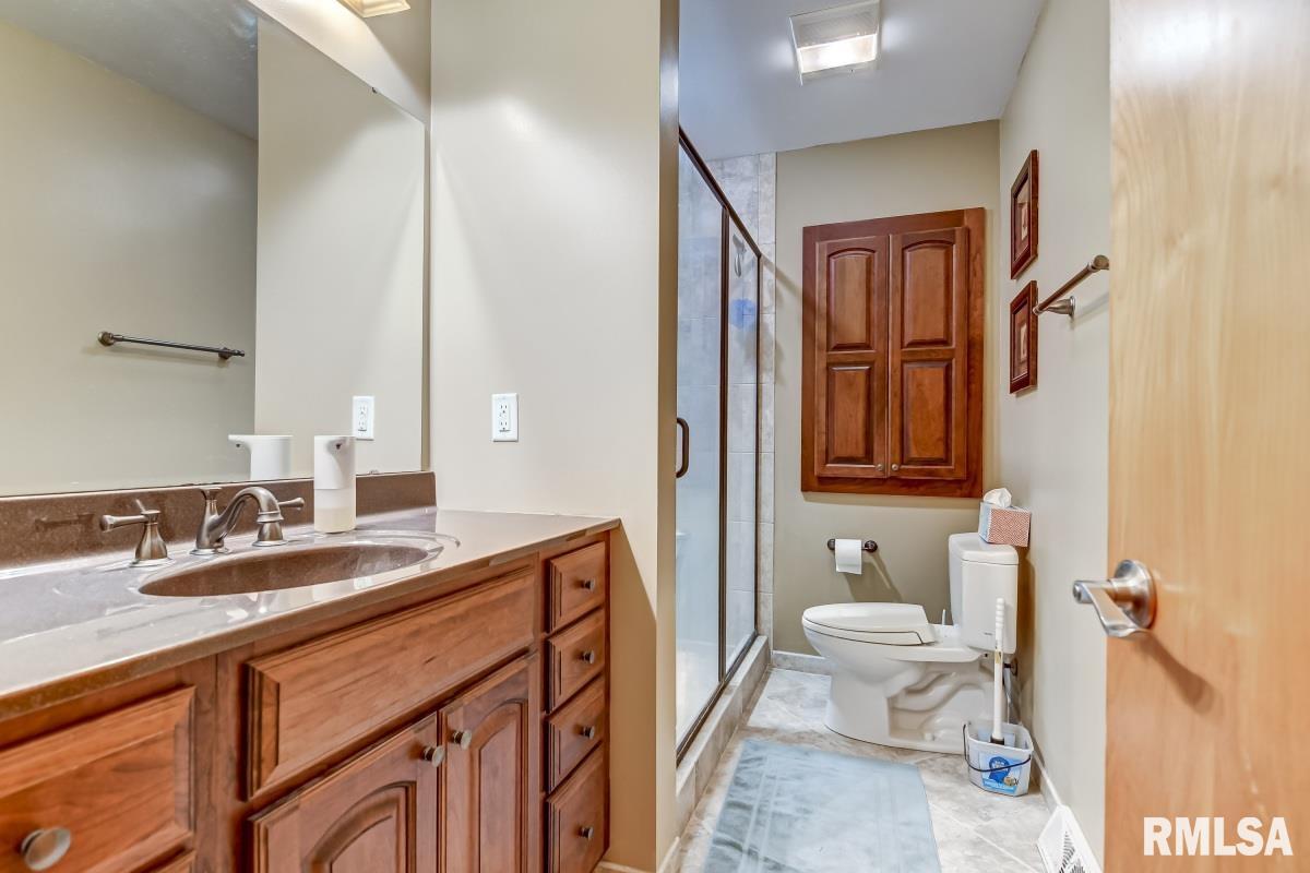 14558 Dixon Road Auburn, IL 62615 - Photo 18 of 33 Gallery Image 18