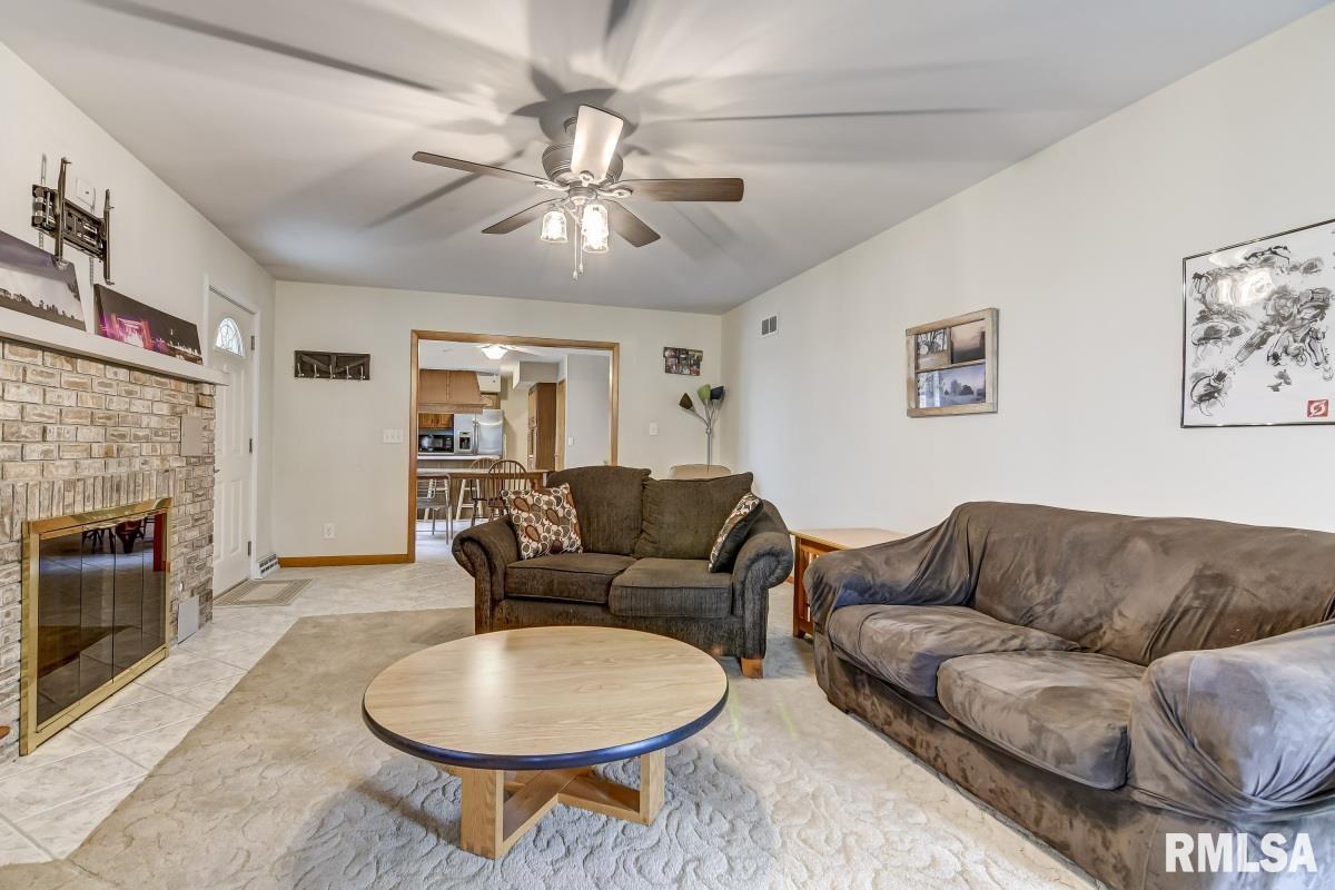 14558 Dixon Road Auburn, IL 62615 - Photo 3 of 33 Gallery Image 3