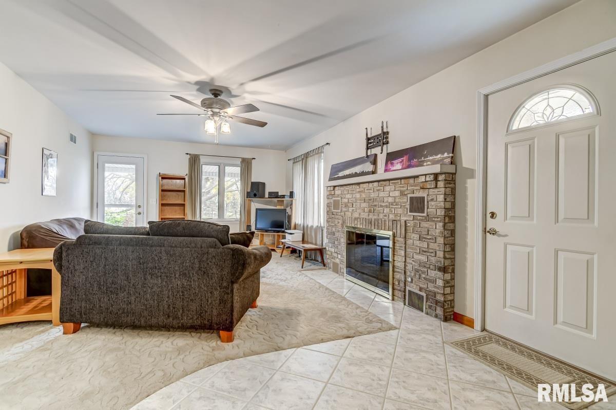 14558 Dixon Road Auburn, IL 62615 - Photo 4 of 33 Gallery Image 4