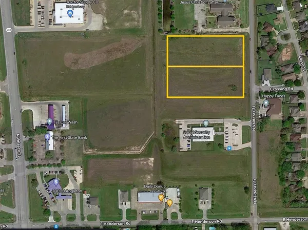 $499,000 | 1 North Valderas Street, Angleton, TX 77515