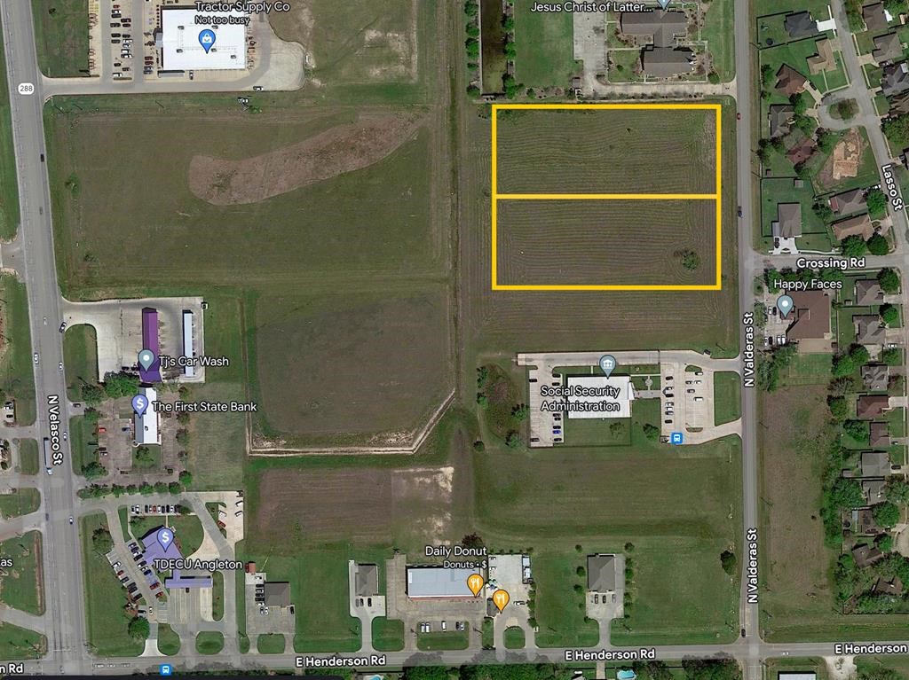 1 North Valderas Street Angleton, TX 77515 - Photo 1 of 8