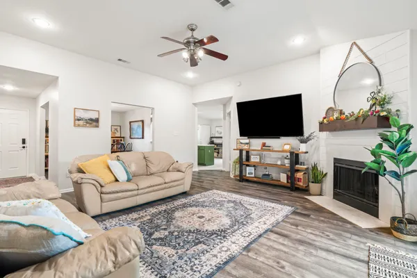 $1,950 | 7226 Buchanan Drive, Richmond, TX 77469