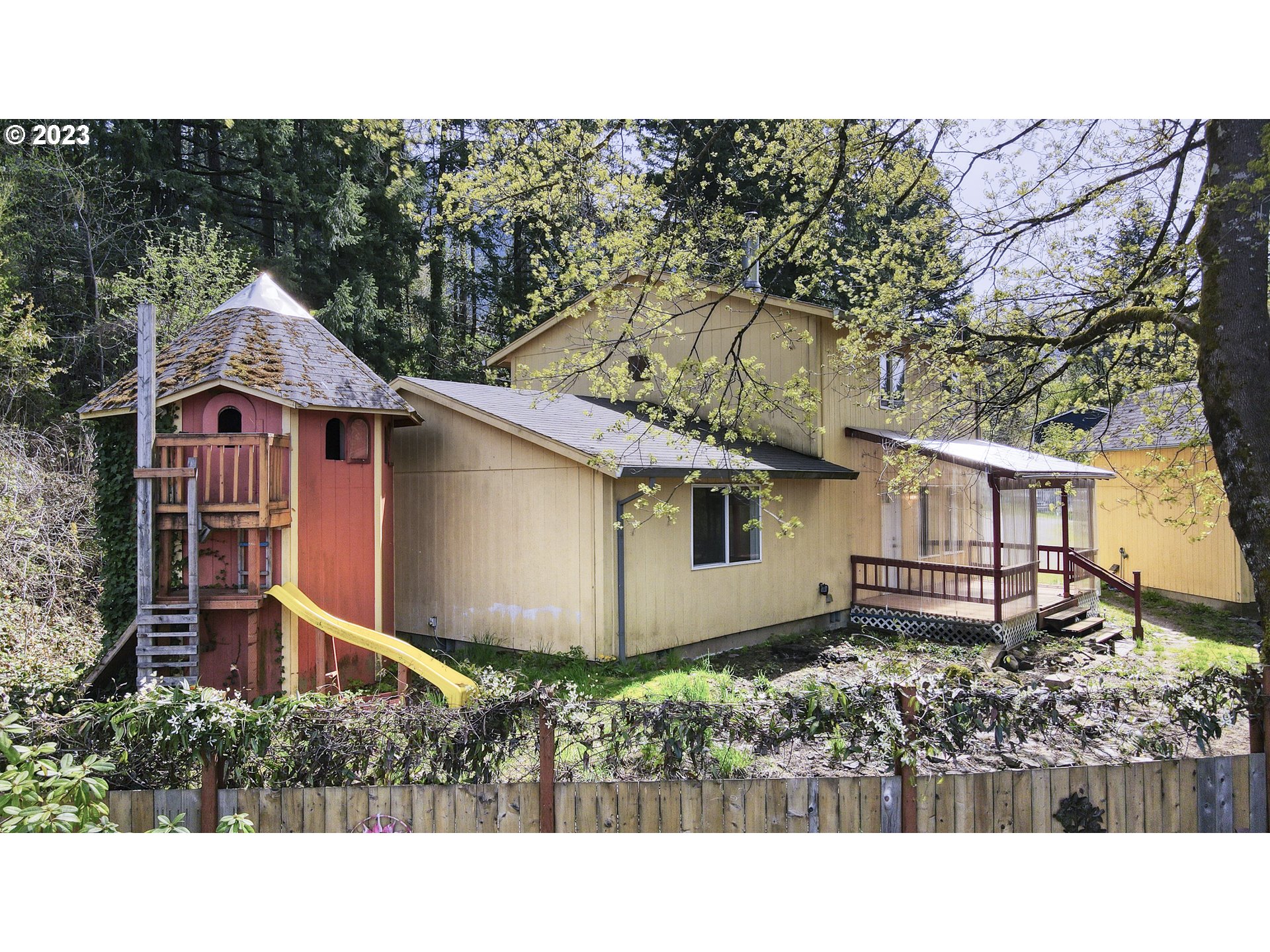 110 Southwest Wasco Street Cascade Locks, OR 97014 - Photo 29 of 34