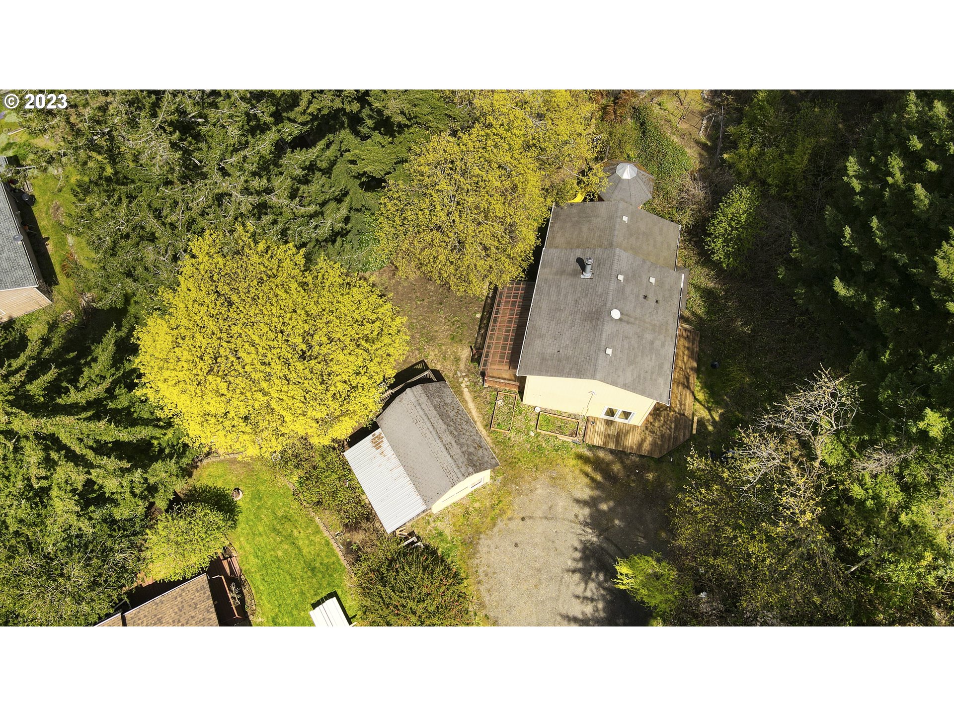 110 Southwest Wasco Street Cascade Locks, OR 97014 - Photo 4 of 34