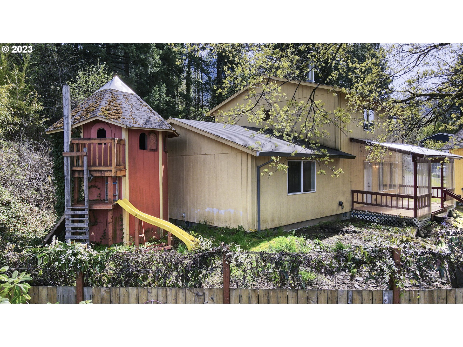 110 Southwest Wasco Street Cascade Locks, OR 97014 - Photo 10 of 34