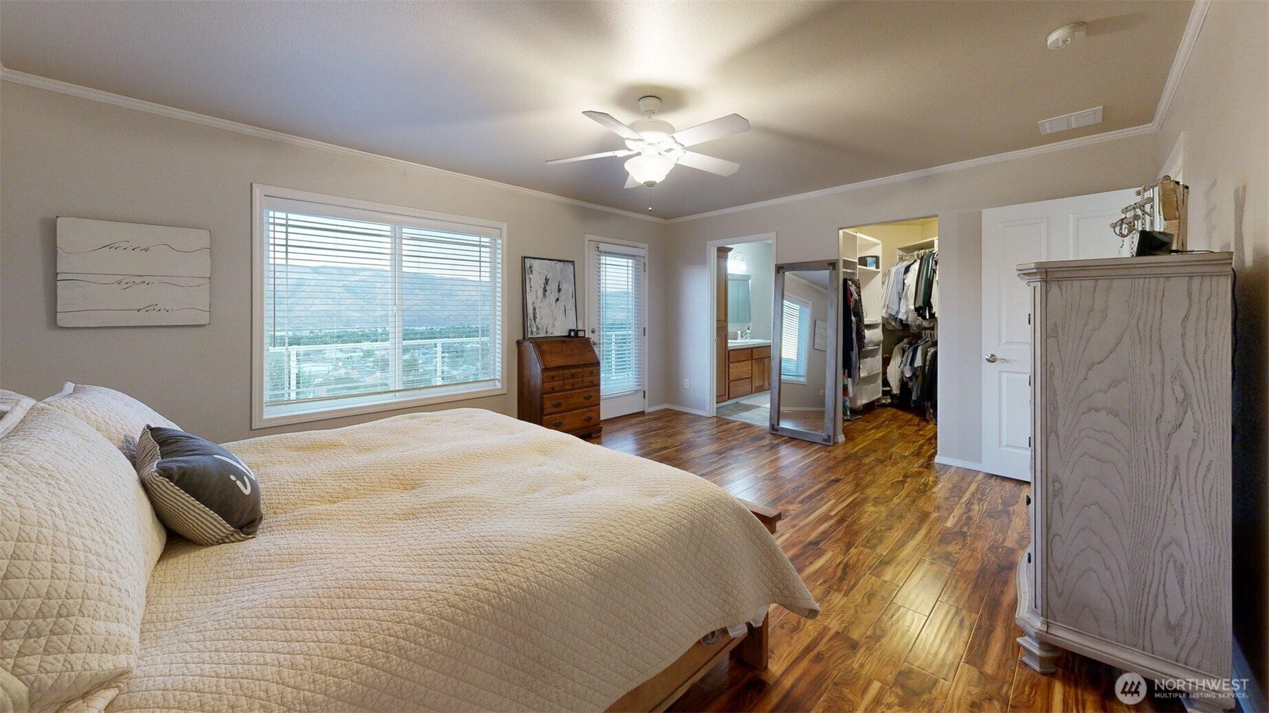 1724 Ridgeview Drive Clarkston, WA 99403 - Photo 30 of 38 a bed room with a bed and a large window