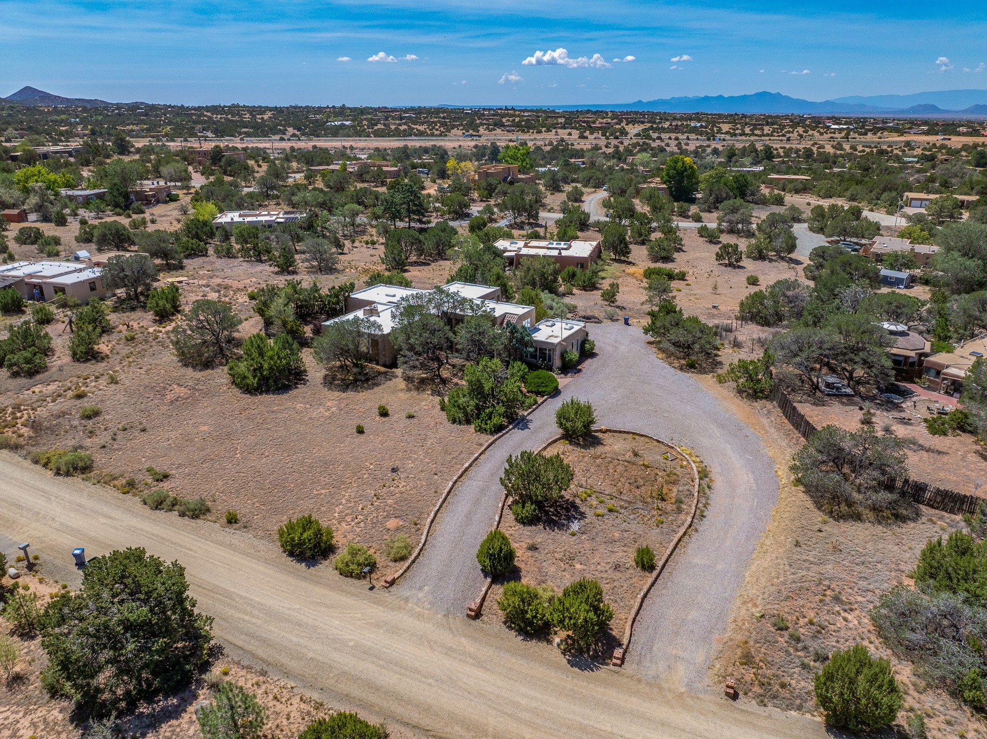 136 Ridgecrest Drive Santa Fe, NM 87505 - Photo 3 of 33 Gallery Image 3
