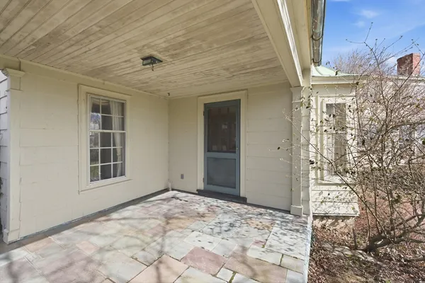 a view of an entrance of the house