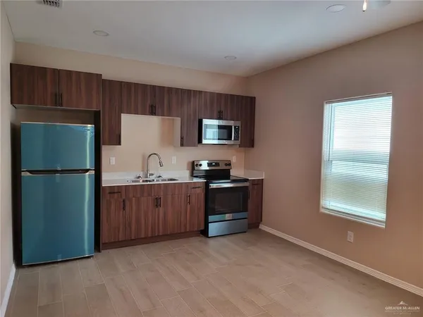 $825 | 3101 West Kenwood Street, Unit 4, Edinburg, TX 78541