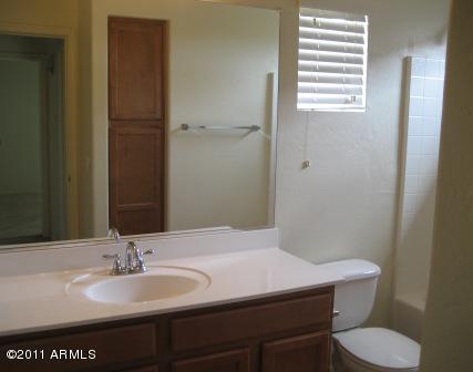 2150 East Bell Road, Unit 1080 Phoenix, AZ 85022 - Photo 7 of 10 Bathroom 2