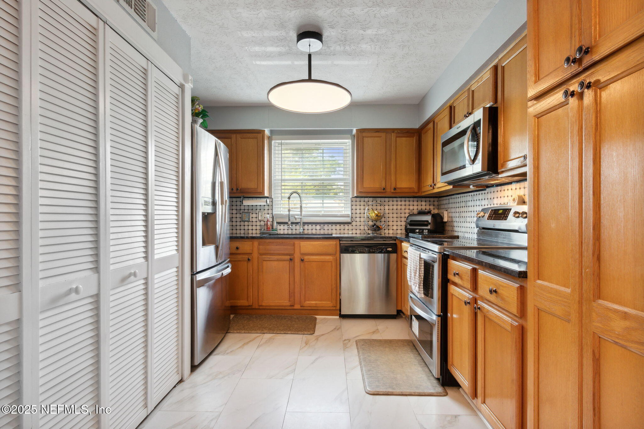 4915 Baymeadows Road, Unit 6A Jacksonville, FL 32217 - Photo 11 of 33 Renovated kitchen