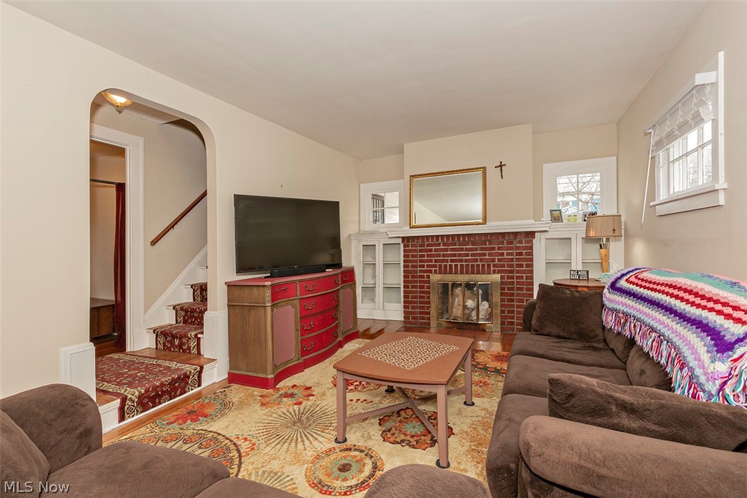 3361 Cedarbrook Road Cleveland, OH 44118 - Photo 4 of 32