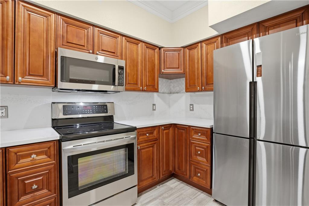 3777 Peachtree Road Northeast, Unit 932 Brookhaven, GA 30319 - Photo 15 of 26 a kitchen with granite countertop a refrigerator stove and microwave