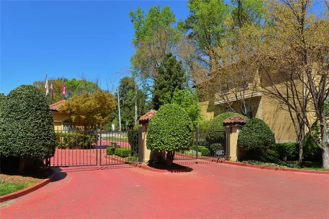 $298,000 | 3777 Peachtree Road Northeast, Unit 932, Brookhaven, GA 30319