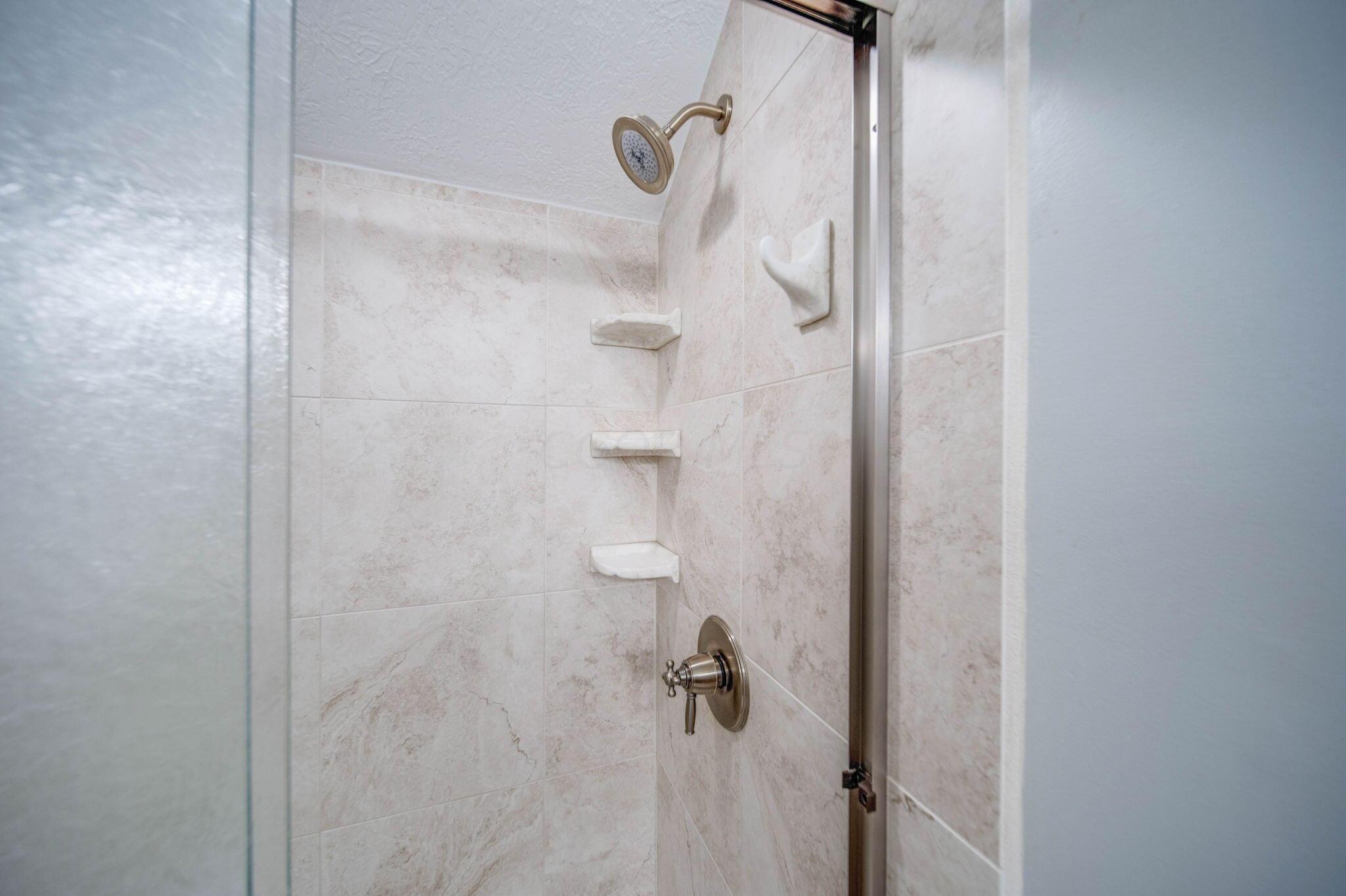 3377 River Narrows Road Hilliard, OH 43026 - Photo 44 of 94 Primary Bathroom