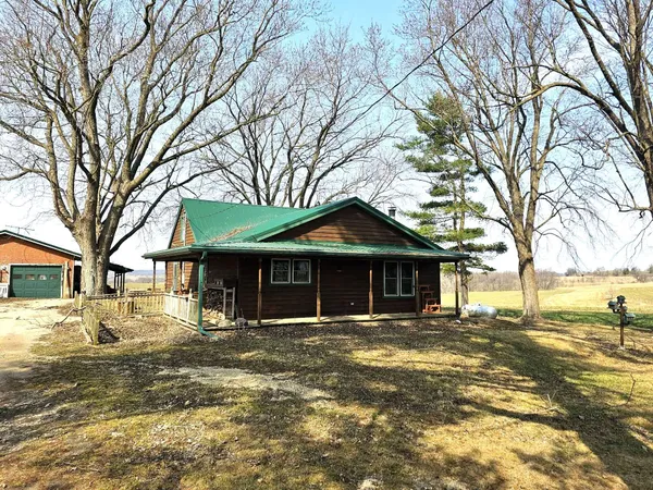 $200,000 | E3299 County Road North, De Soto, WI 54624
