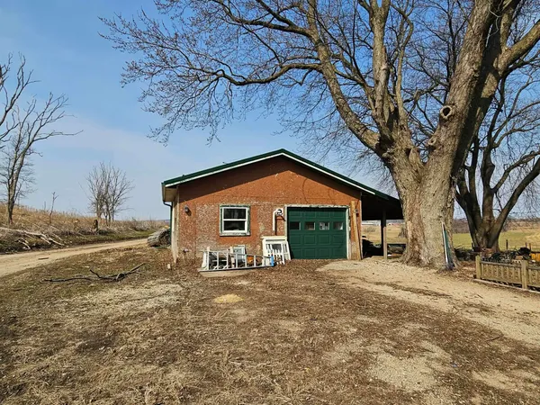 $200,000 | E3299 County Road North, De Soto, WI 54624