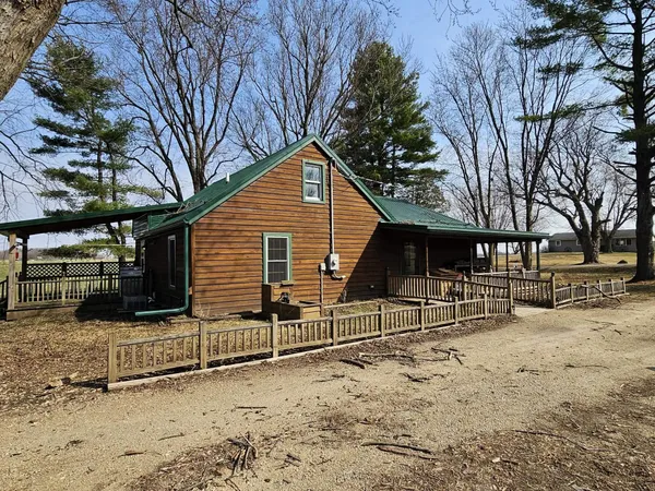 $200,000 | E3299 County Road North, De Soto, WI 54624