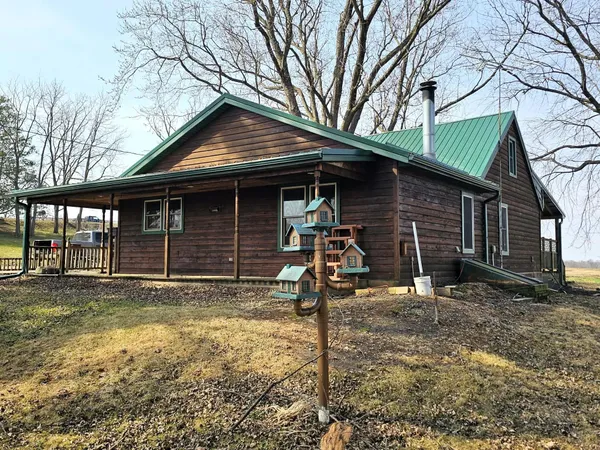 $200,000 | E3299 County Road North, De Soto, WI 54624