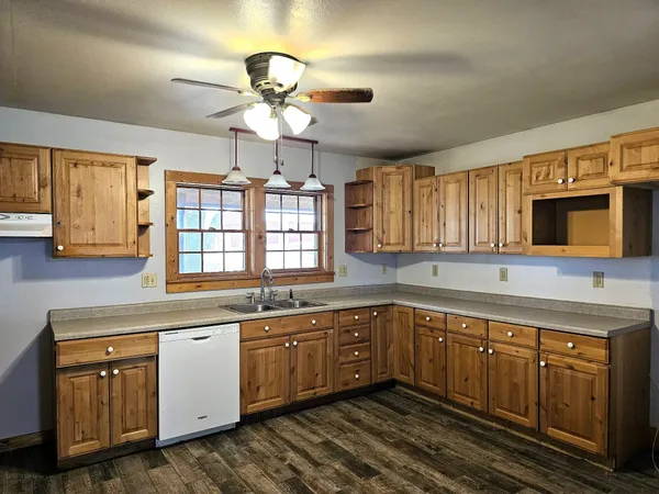 $200,000 | E3299 County Road North, De Soto, WI 54624