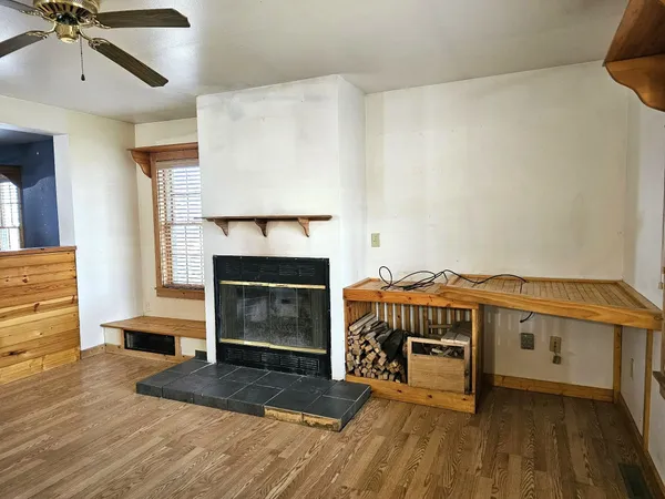 $200,000 | E3299 County Road North, De Soto, WI 54624