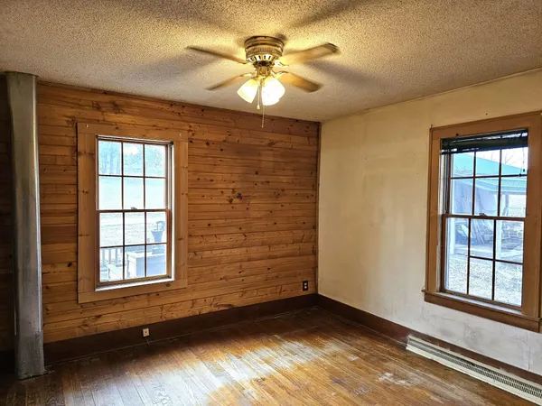 $200,000 | E3299 County Road North, De Soto, WI 54624