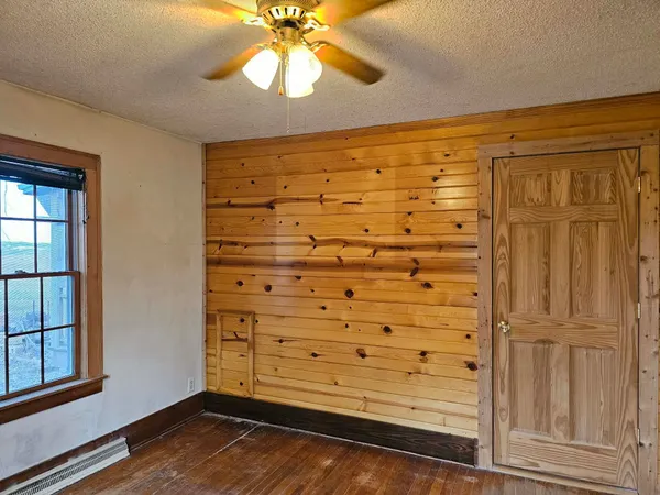 $200,000 | E3299 County Road North, De Soto, WI 54624