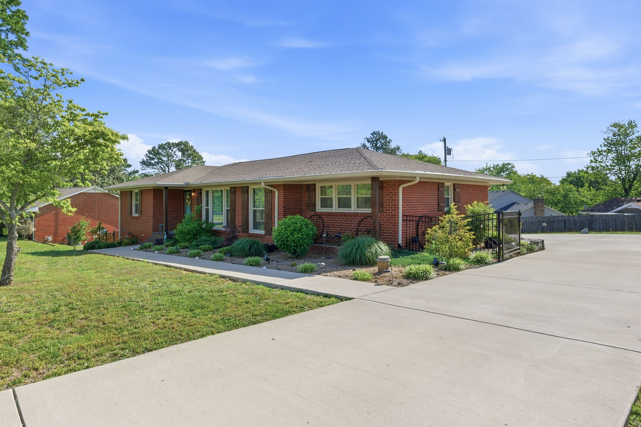 210 South Sequoia Drive Springfield, TN 37172 - Photo 1 of 27