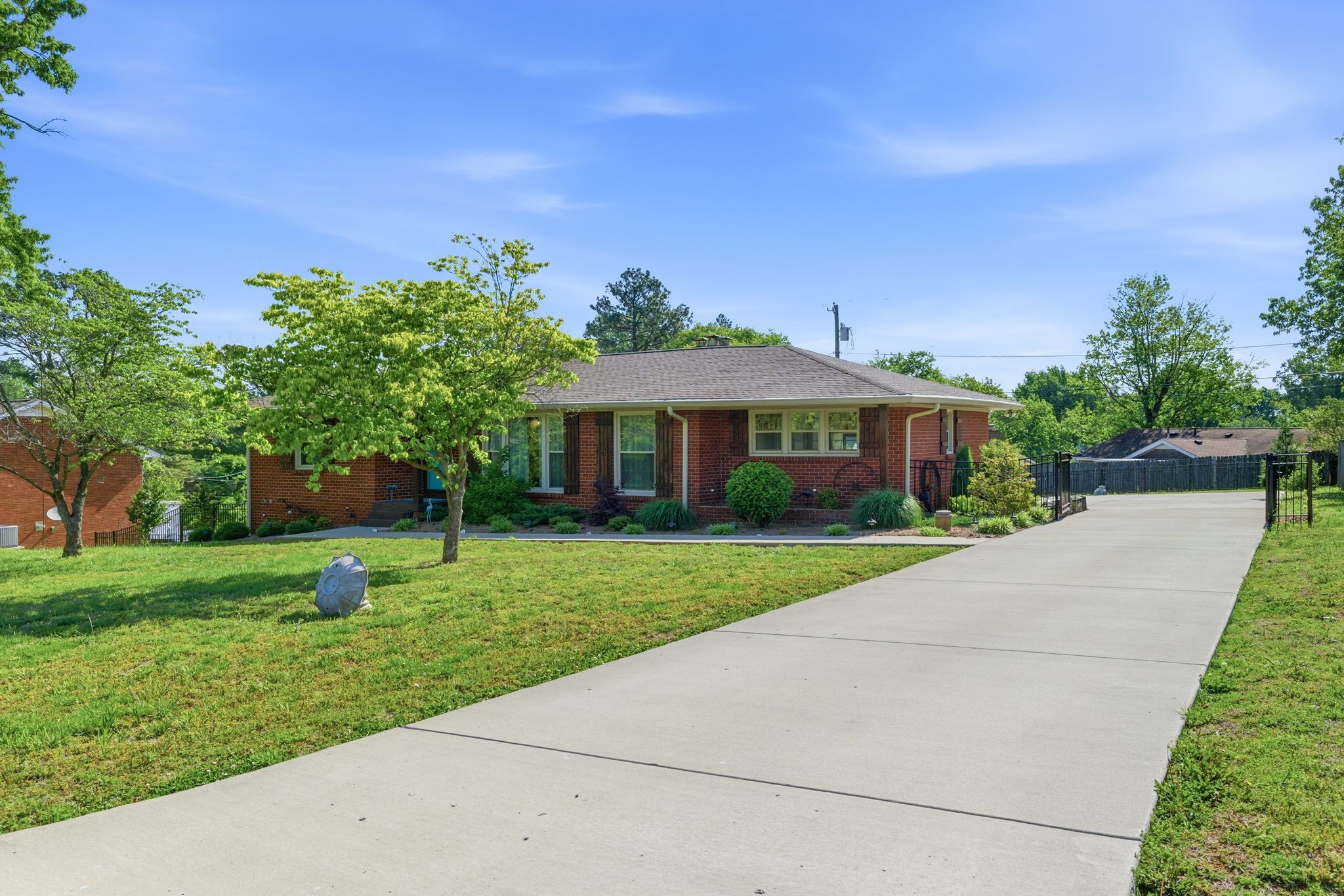 210 South Sequoia Drive Springfield, TN 37172 - Photo 2 of 27