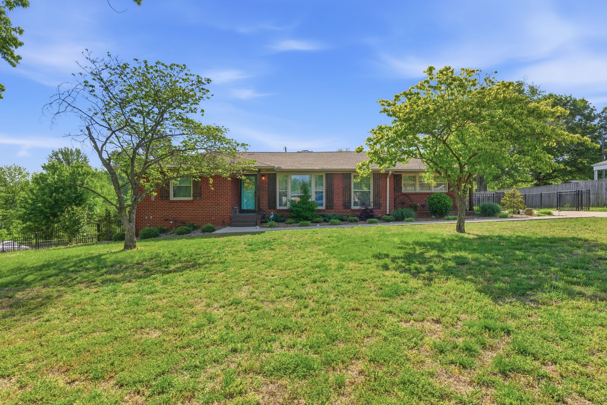 210 South Sequoia Drive Springfield, TN 37172 - Photo 3 of 27