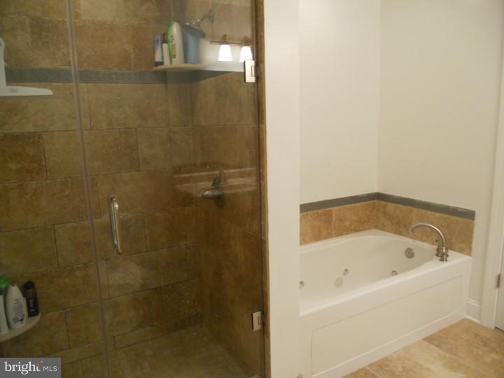 493 F Harmon Road Philadelphia, PA 19128 - Photo 14 of 25 Bathroom