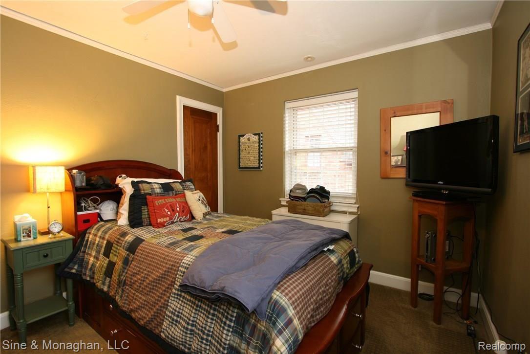 646 Washington Road Grosse Pointe, MI 48230 - Photo 18 of 26 Bedroom One.JPG