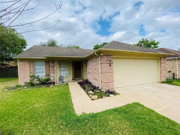 front view of house with a yard