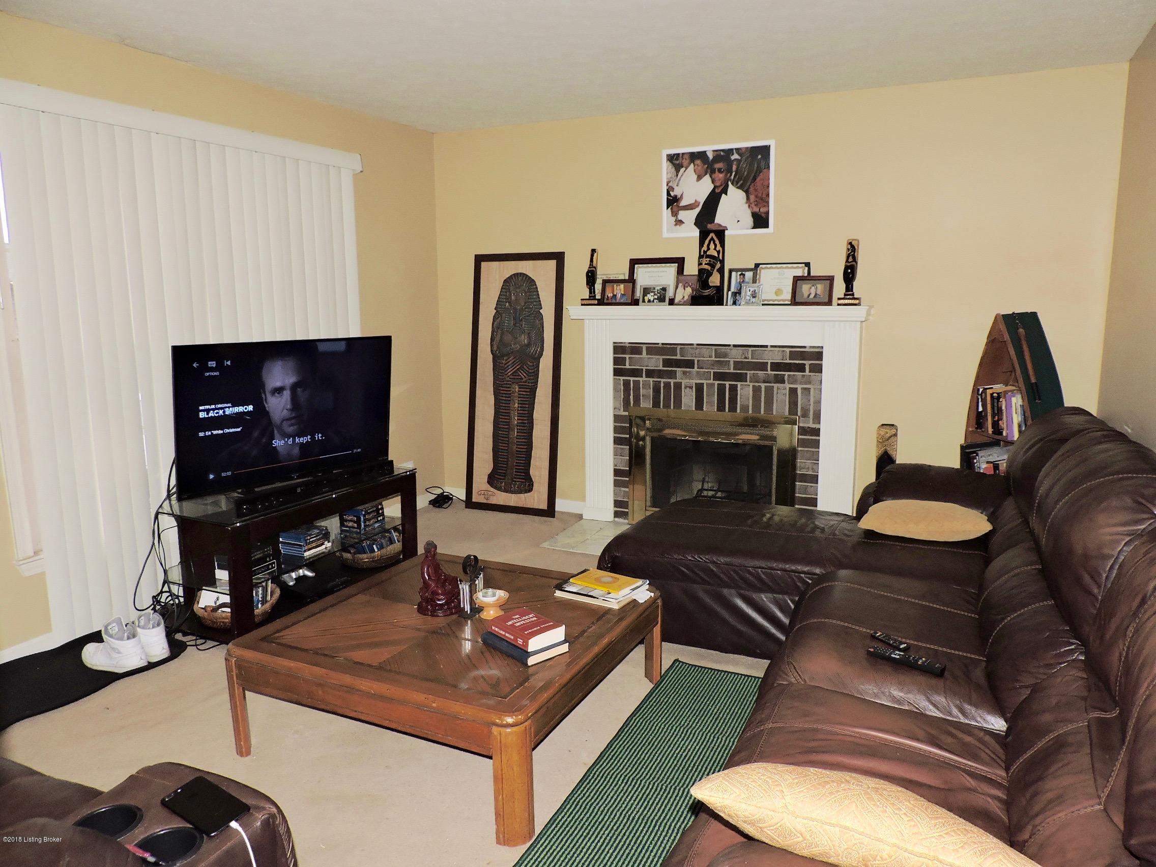 4607 Sandhill Road Louisville, KY 40219 - Photo 2 of 23 DSCN5091