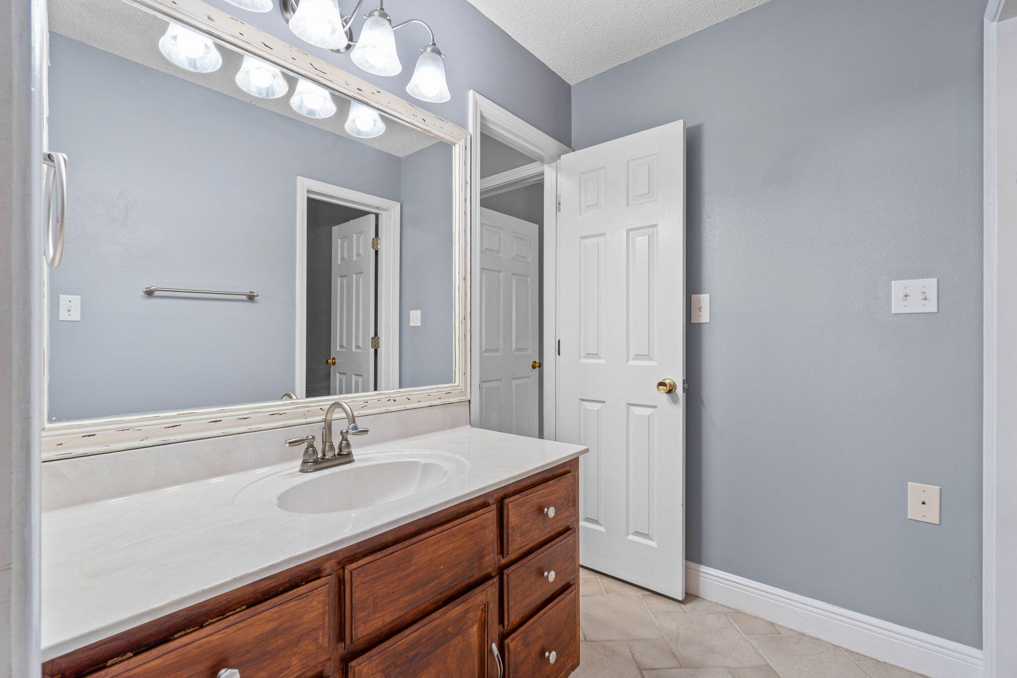 3171 Airport Road Crestview, FL 32539 - Photo 16 of 31 19-web-or-mls-Final-15