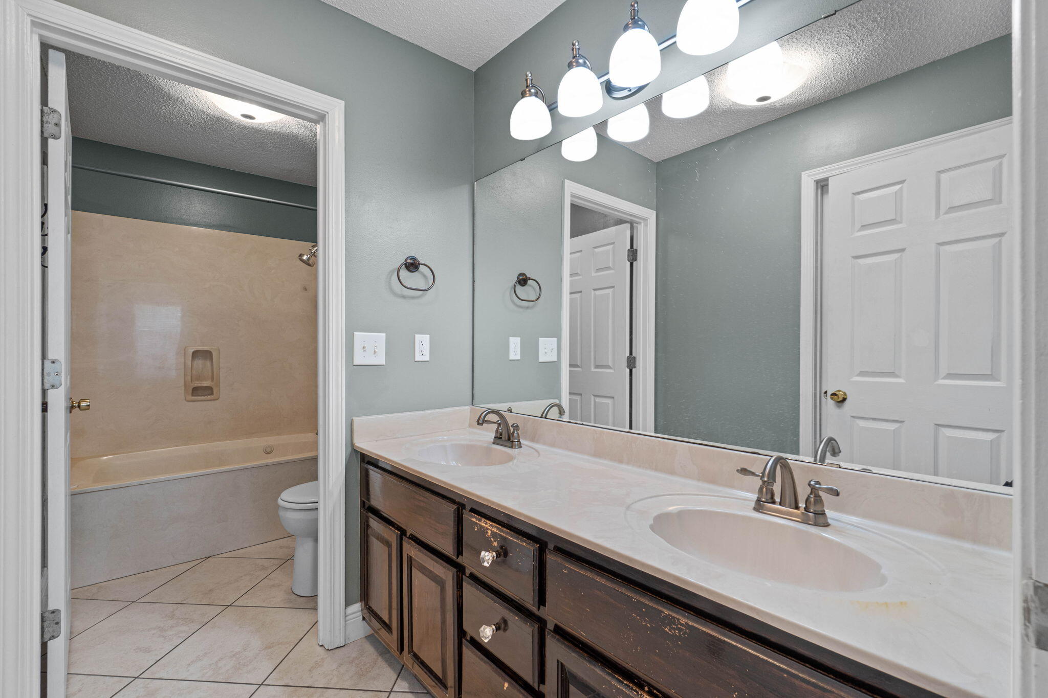 3171 Airport Road Crestview, FL 32539 - Photo 23 of 31 26-web-or-mls-Final-22