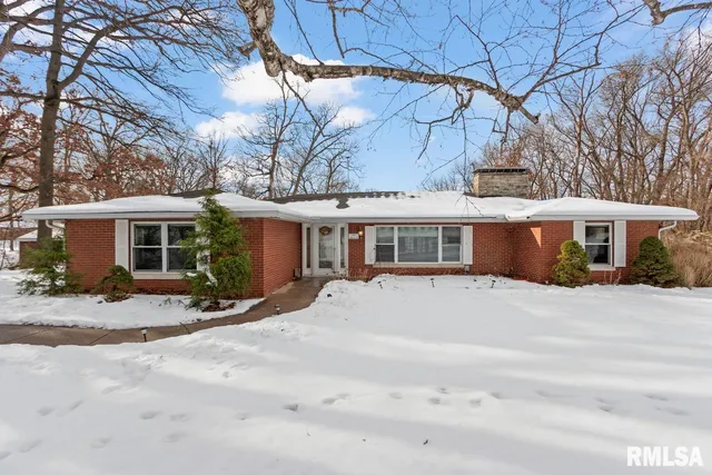 $250,000 | 125 Sherwood Court, Creve Coeur, IL 61610