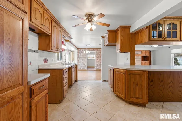 $250,000 | 125 Sherwood Court, Creve Coeur, IL 61610